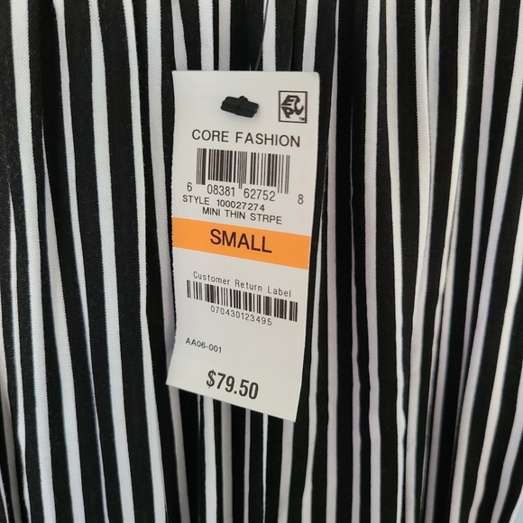NWT Bar III Romper Womens Small Black White Mini Thin Striped Off Shoulder - Picture 7 of 7
